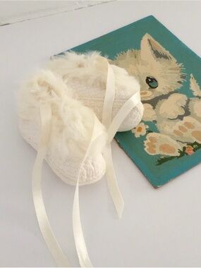 Cream Baby Booties/Slippers With Real Rabbit Fur Trim-Ages 0-3 months